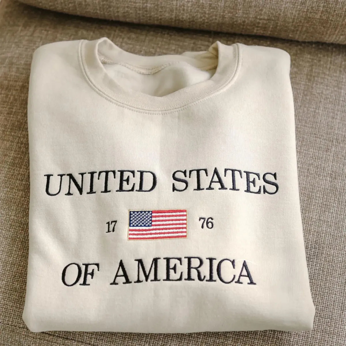 Elegant USA 1776 Flag Sweatshirt - Patriotic Independence Day Apparel