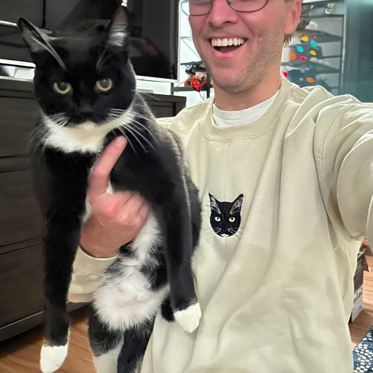 Personalized Cat Dad Embroidered Sweatshirt - Premium Gift for Feline Lovers